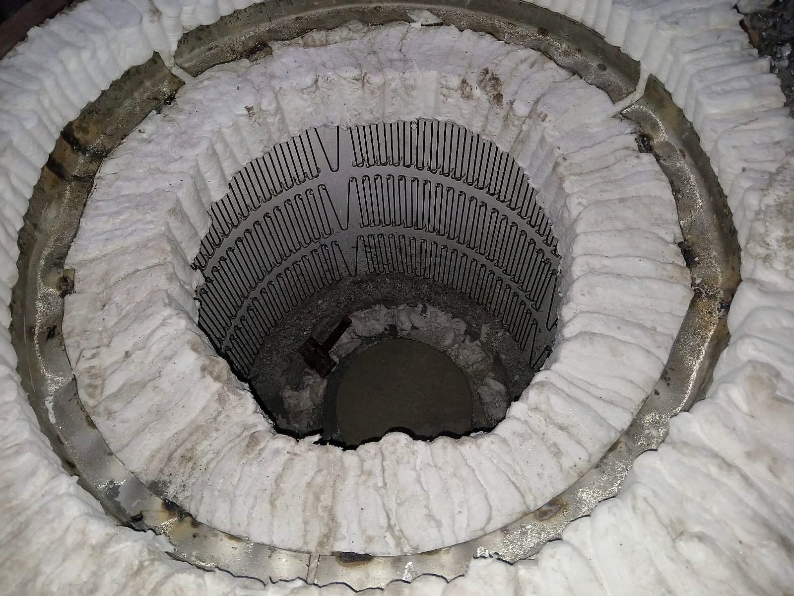 Fibrothal elements seen from the top of the pit, with back-up insulation around them