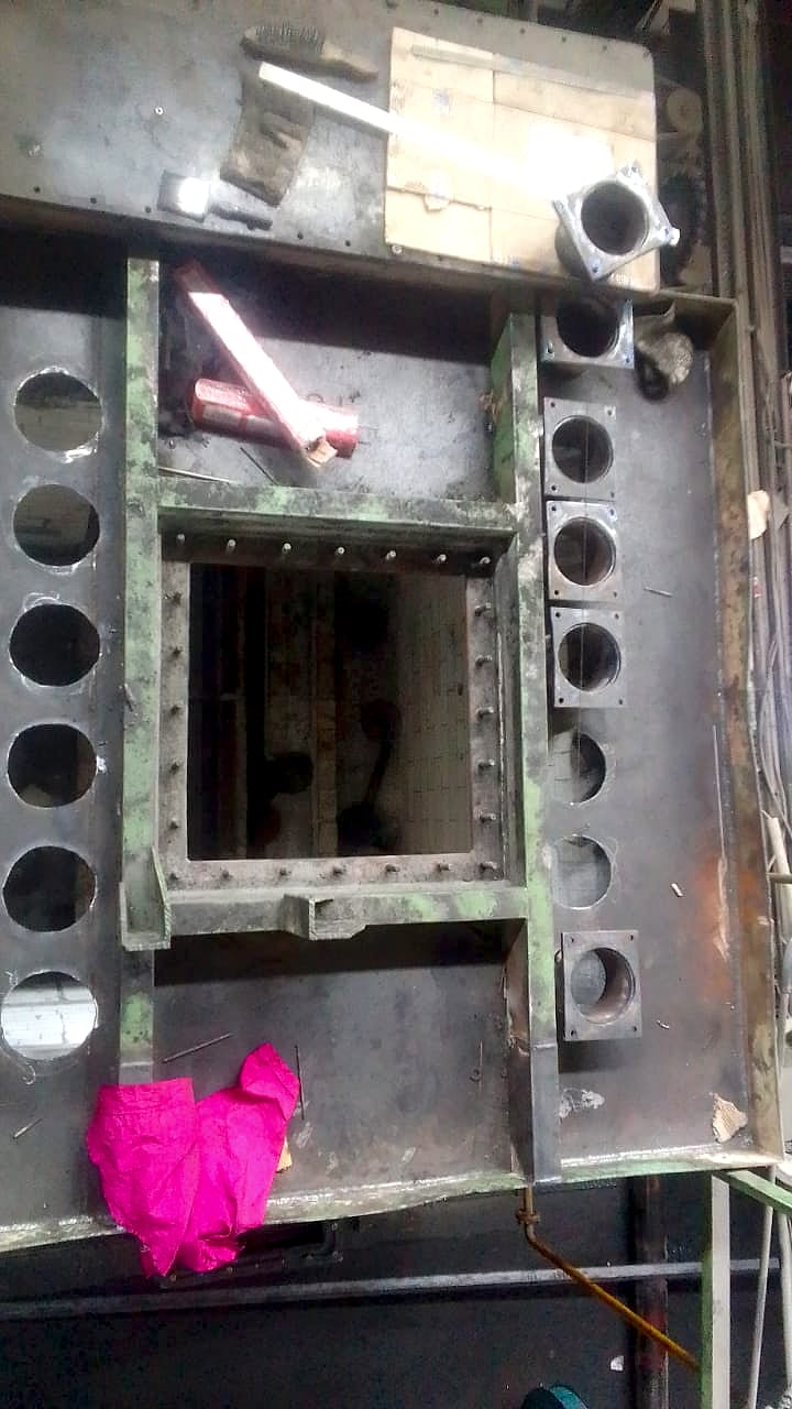Fabricated mounting plate with openings for the radiant tubes