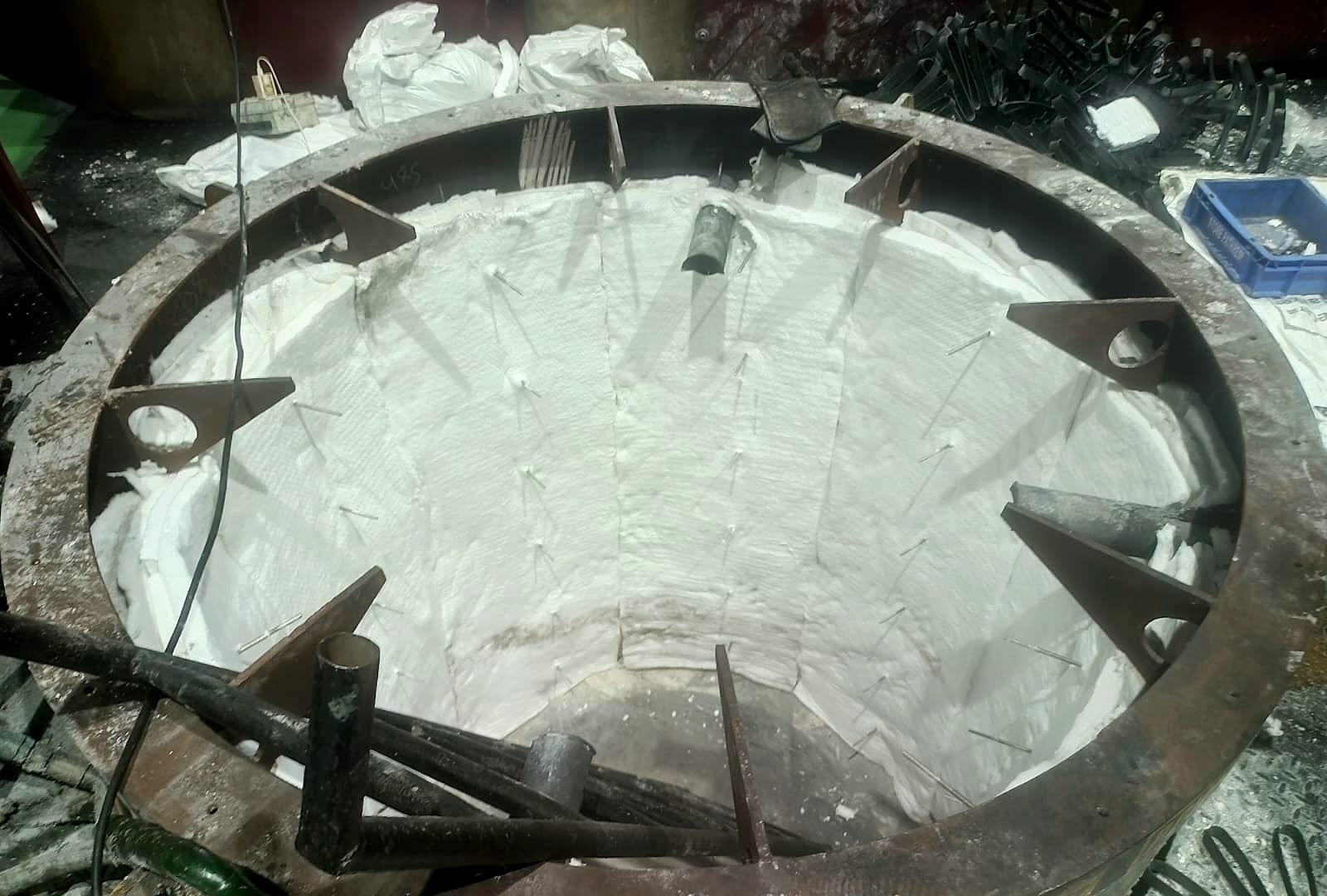 Ceramic fibre blanket laid against the furnace shell as back-up insulation
