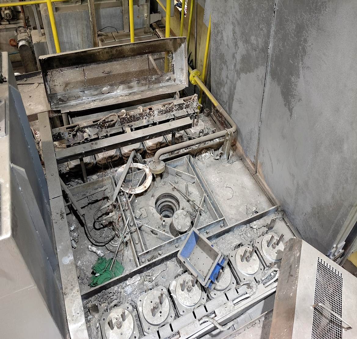 Recirculation fan area before the conversion, with the old water-cooled arrangement