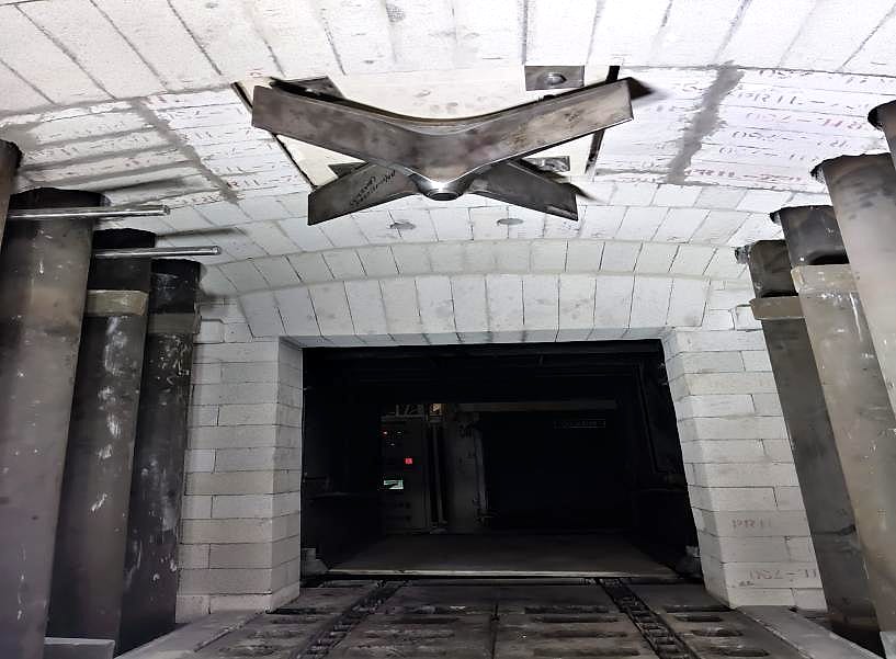 Rebuilt chamber roof and walls in new refractory brick